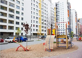 Накануне Дня Матери еженедельник «Квартирный вопрос» решил поинтересоваться у молодых мамочек: как они подходят к выбору квартиры в новостройке, ведь не каждый застройщик представляет, с какими трудностями могут сталкиваться мамы, особенно с маленькими детьми.