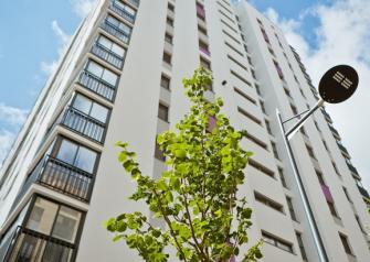 Стартовали продажи в новом доме микрорайона «Видный». 18-этажная новостройка предлагает большой выбор квартир студий и квартир серии «Модерн» с просторной кухней-гостиной для большой семьи.