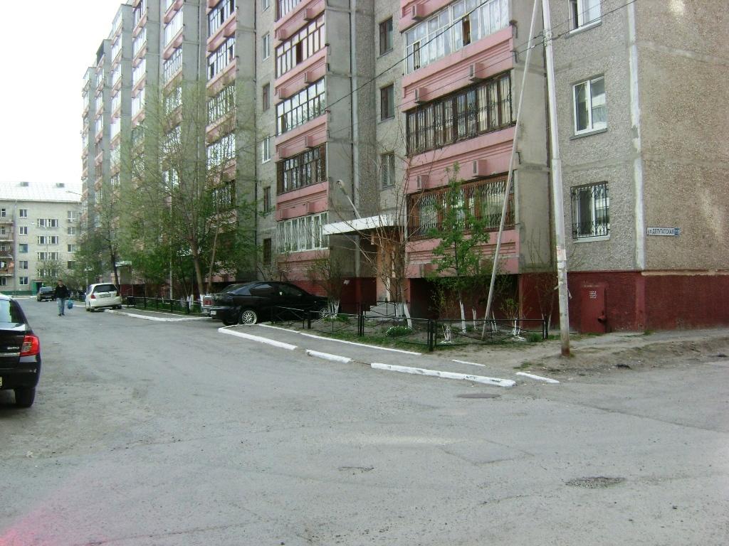Депутатская 80 тюмень. Депутатская 125 тюмень. Депутатская 80 корпус 1 тюмень. Благоустройство двора. Депутатская дом 129 кв.